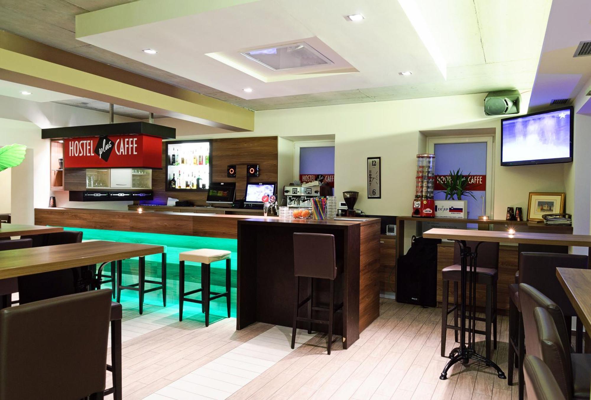 普拉斯卡费酒店 Petrovče 外观 照片