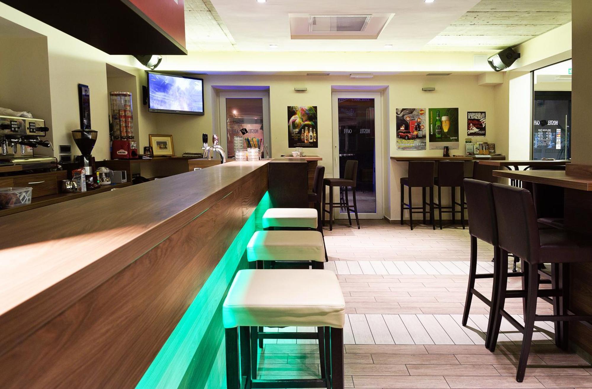 普拉斯卡费酒店 Petrovče 外观 照片