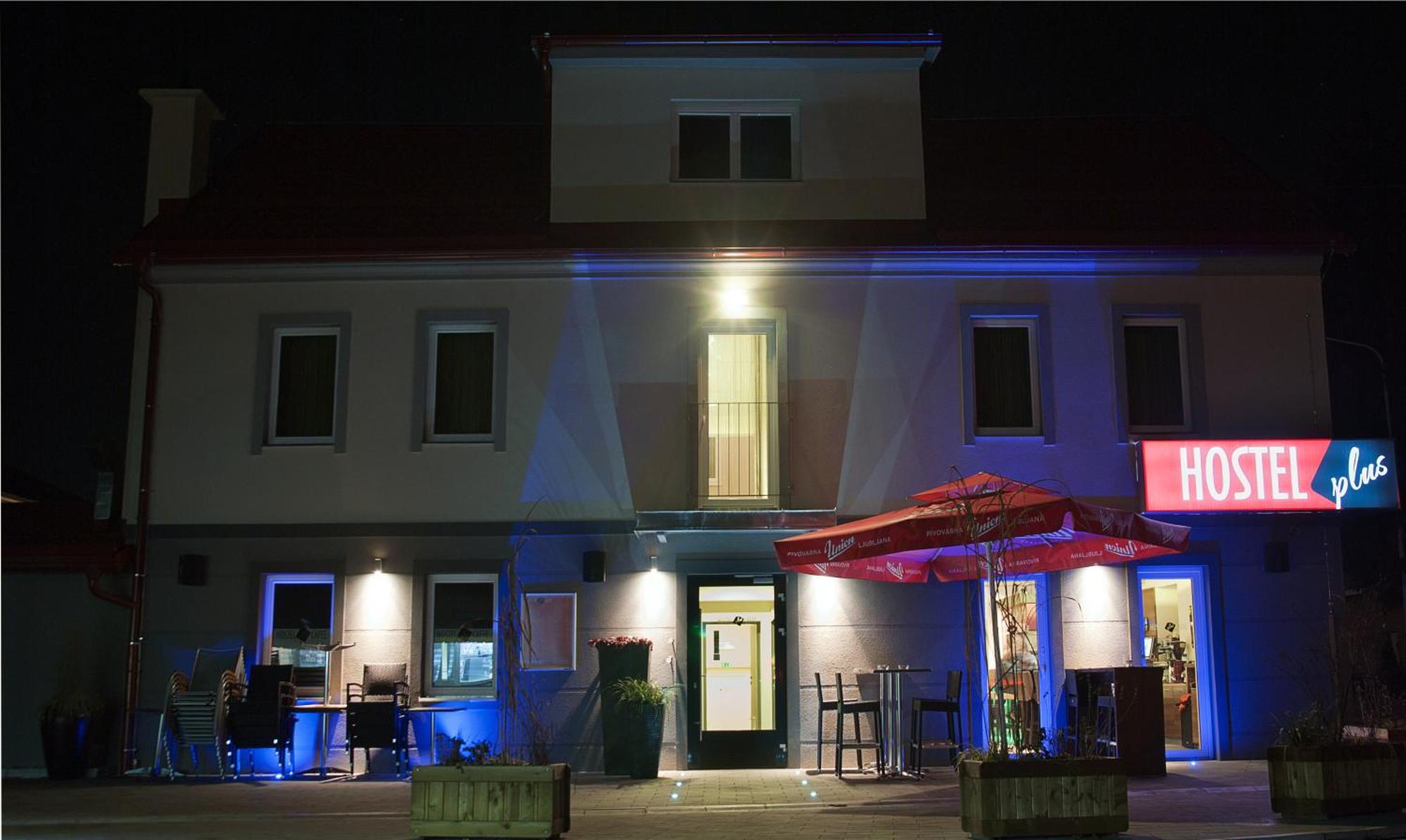 普拉斯卡费酒店 Petrovče 外观 照片